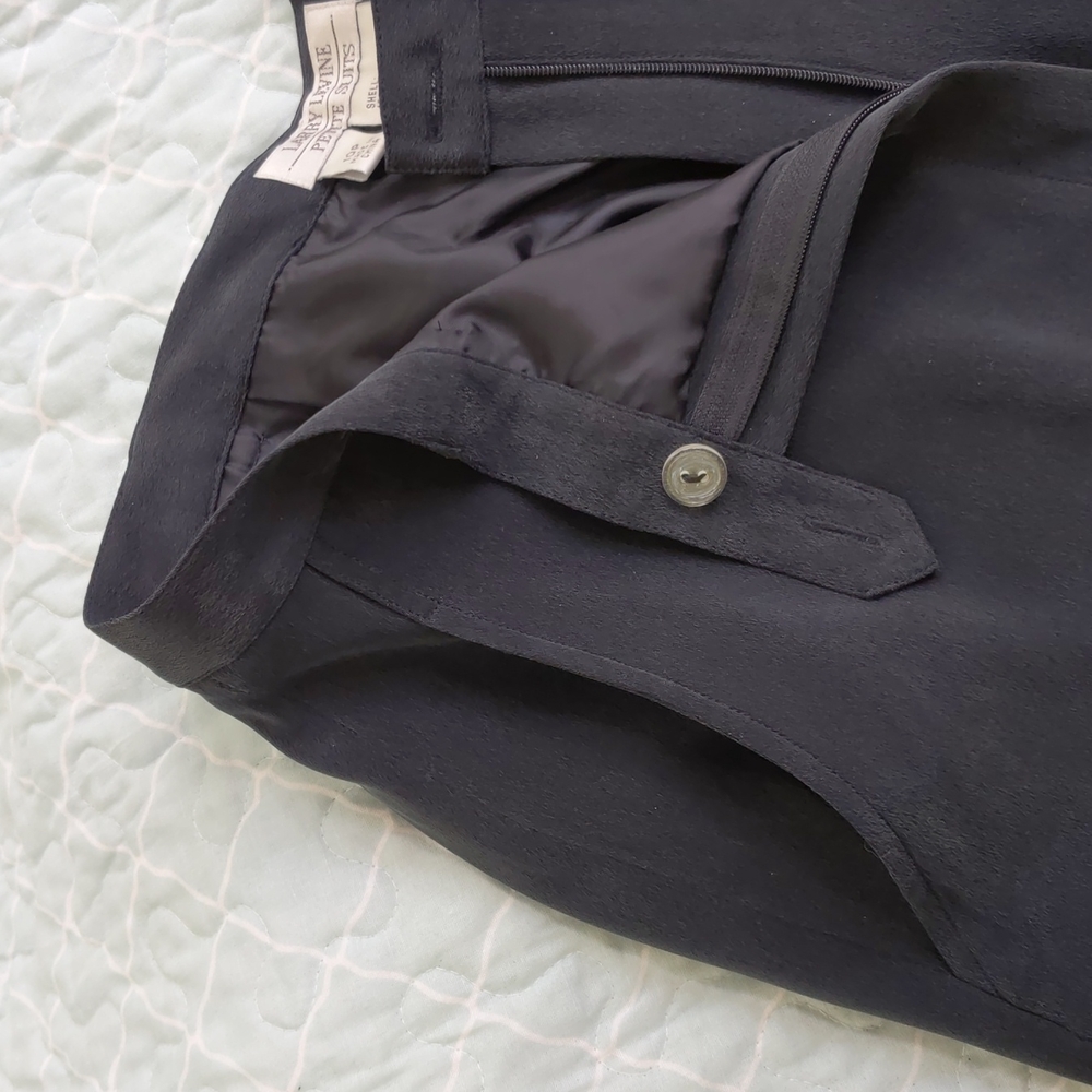 Larry Levine lined silk pant suit nwot. Size 10 petite Very dark navy or black? - Picture 11 of 13